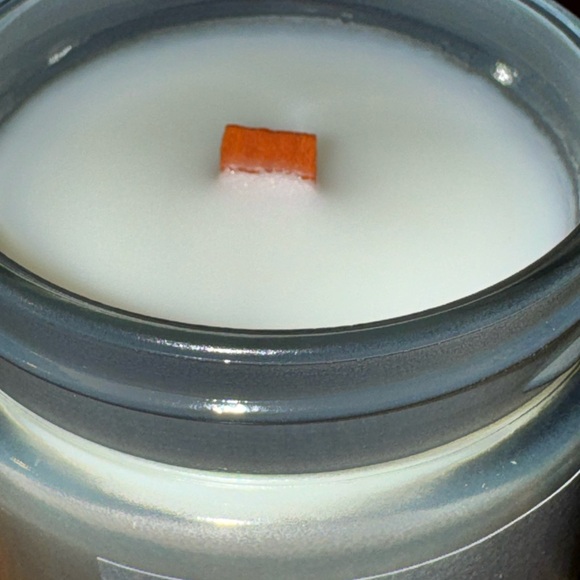 Black Cedar Crackling Wood Wick Candle - Picture 8 of 8